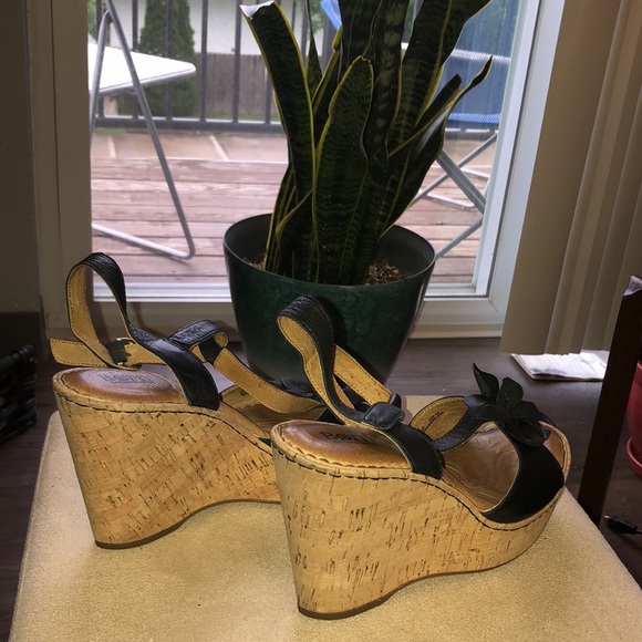 ⚡️BORN Platform T-Strap Wedge Sandal Open Toe Heel Black Flower Fun Shoe Size 10 - Picture 8 of 12